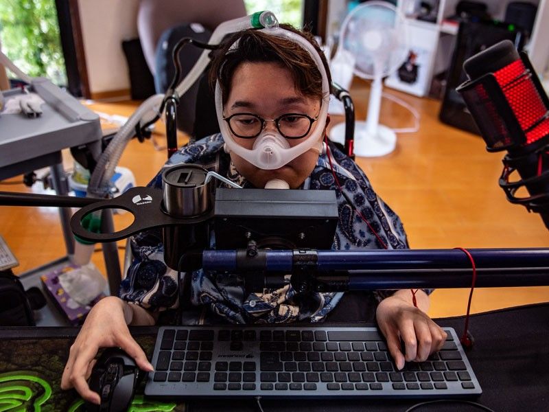 Pemain esports Jepang dengan disabilitas menembak jatuh stereotip