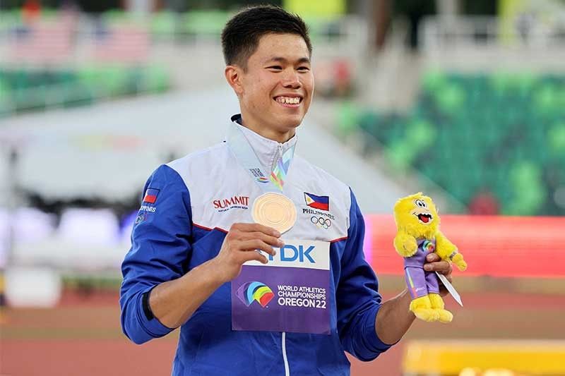 EJ Obiena clinches World Athletics Championship final spot