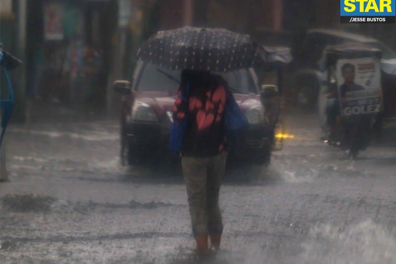 Downpour floods Metro Manila roads