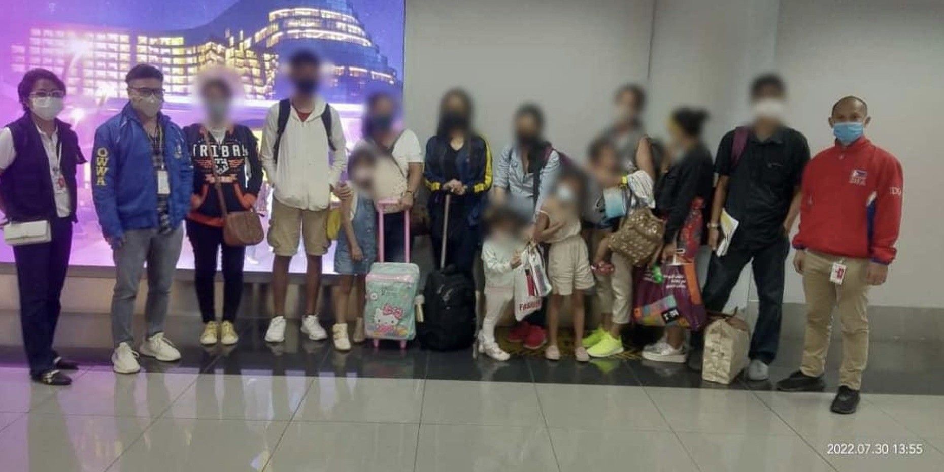 DFA membawa pulang 13 orang Filipina dari Sri Lanka