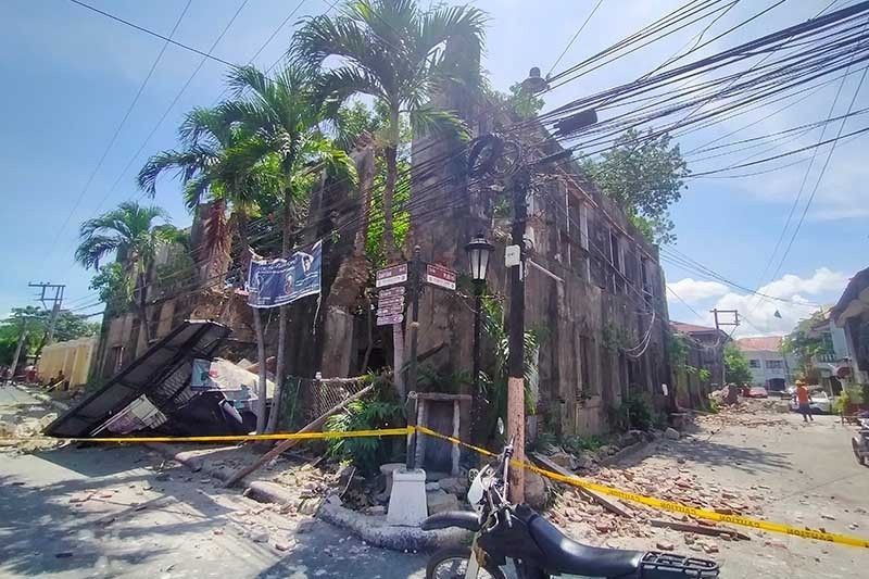 Quake-hit families begin going back home