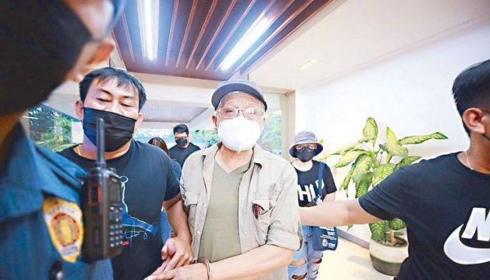 Walden Bello held for cyberlibel