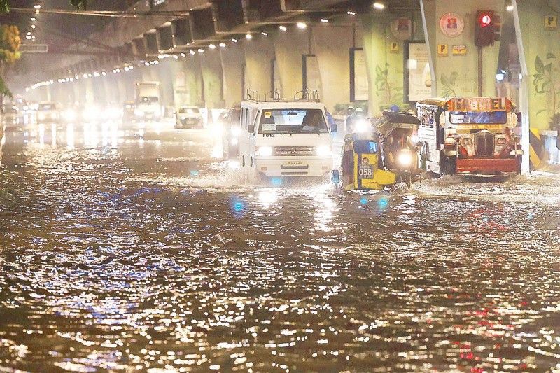 Floods hit Metro Manila anew