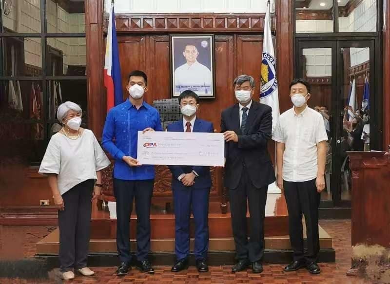 Group of Chinese firms donates P3M to Ilocos Norte for quake relief
