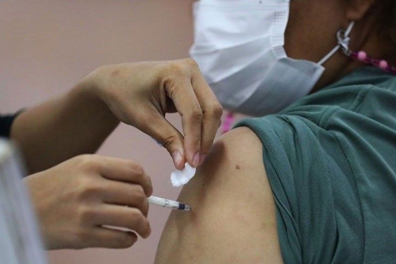 Para matawag na â��fully vaccinatedâ��, dapat may booster shot