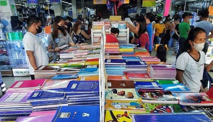 With classes set to officially begin next week, notebooks are a hot item for people shopping for school supplies. Shown here are notebooks being displayed at a thrift store along Osme&Atilde;&plusmn;aBoulevard in Cebu City.