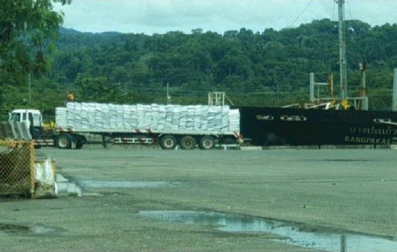 Customs napigil 'smuggling' ng 7,000 MT ng asukal sa Subic Port