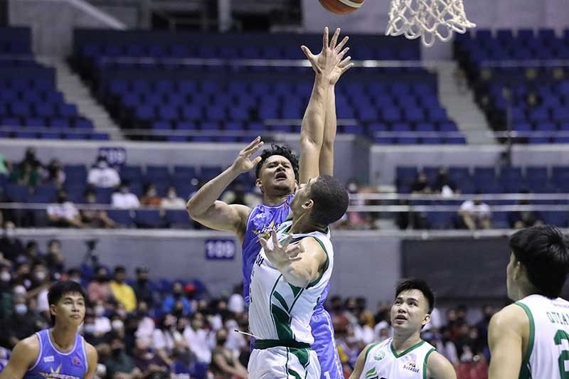 Gomez de LiaÃ±o comes up clutch vs La Salle as Marinero nears PBA D League title