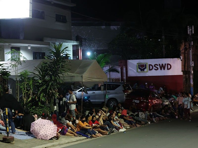 DSWD to 'adapt' after chaotic first day of student aid distribution