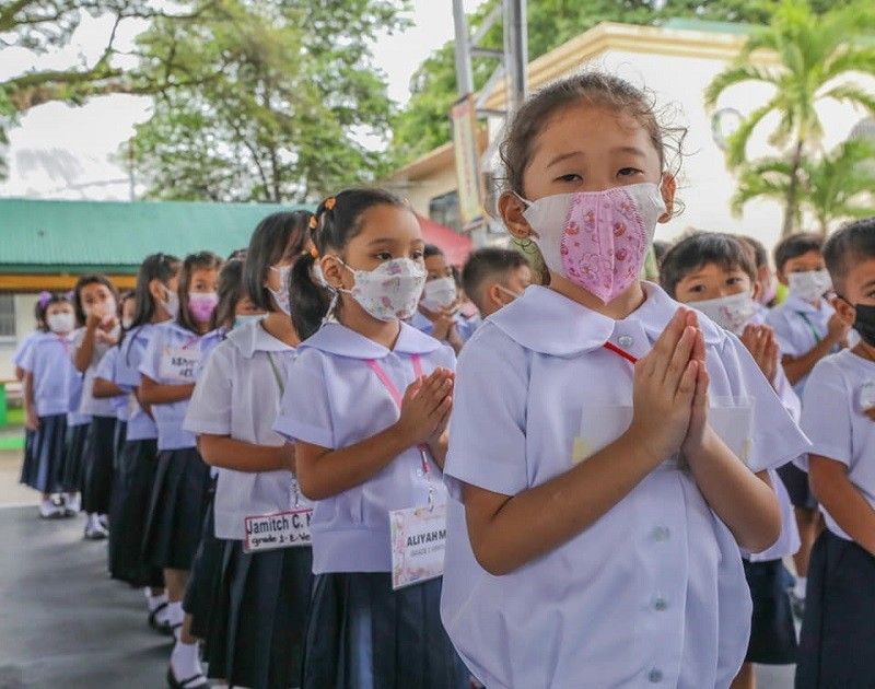 'Ligtas, payapa sa ngayon': DepEd positibo sa unang araw ng face-to-face classes matapos 2 taon