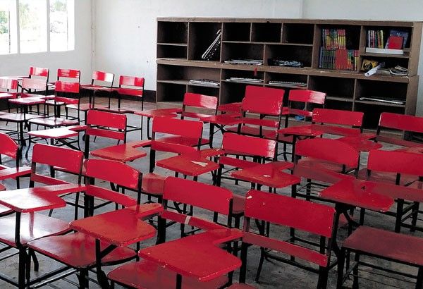 Manila school denies shortage of chairs