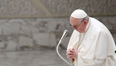 Pope Francis prays during the weekly general audience at Paul-VI hall in The Vatican, on August 24, 2022.