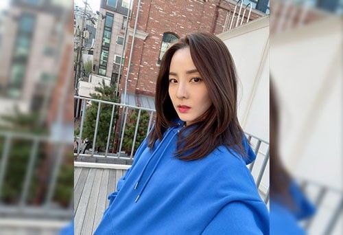 Sandara Park reunites with high school teacher in Pasay school