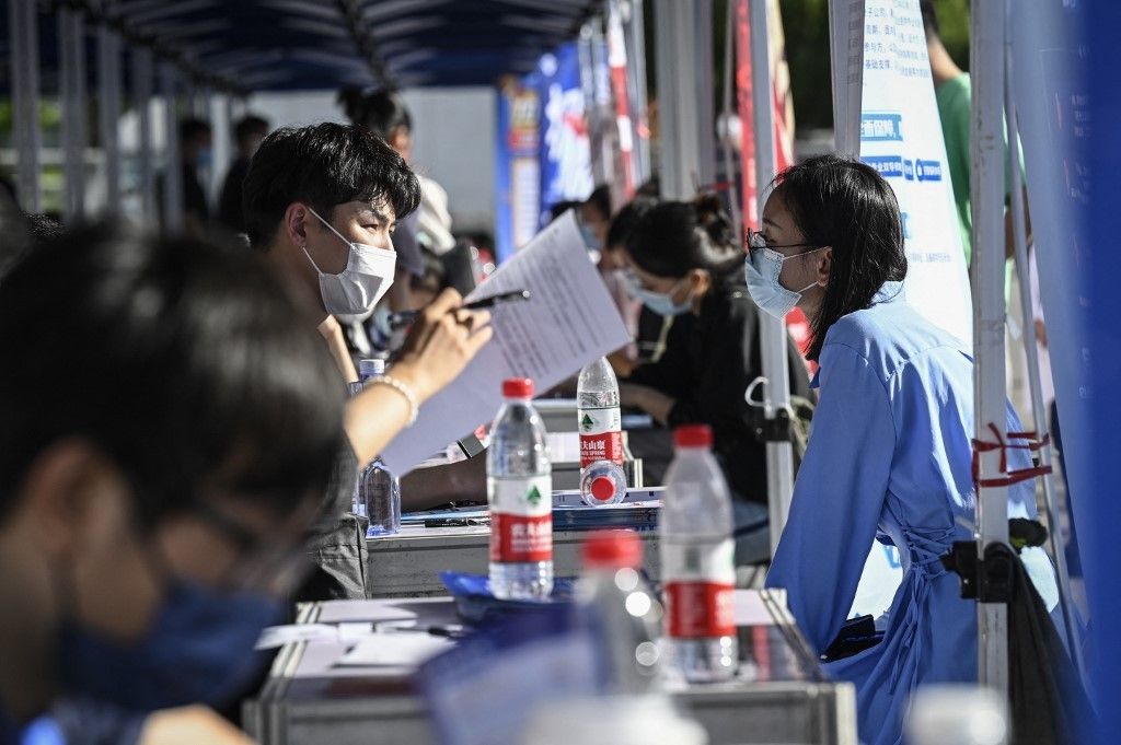 China's jobless youth left in the lurch