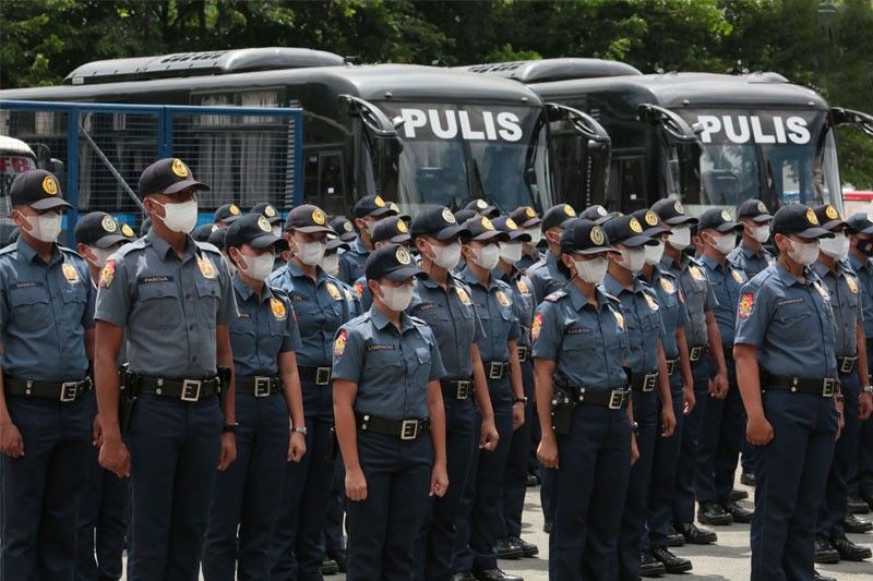 To get rid of â��less than 5â�� top cops in drug trade, over 900 senior officials told to quit