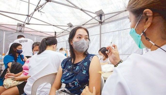 Quezon City, DOH launch booster drive in public markets