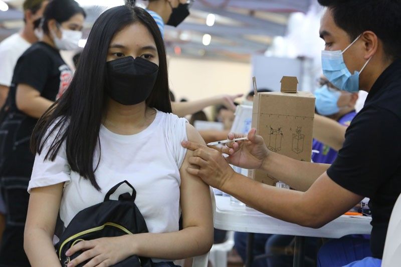 Philippines joins 5 countries removing proof of vax in HEIs