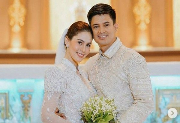 Jason Abalos shows sonogram photo of first baby with Vickie Rushton