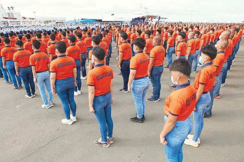 1,450 PCG draftees take oath to undergo training