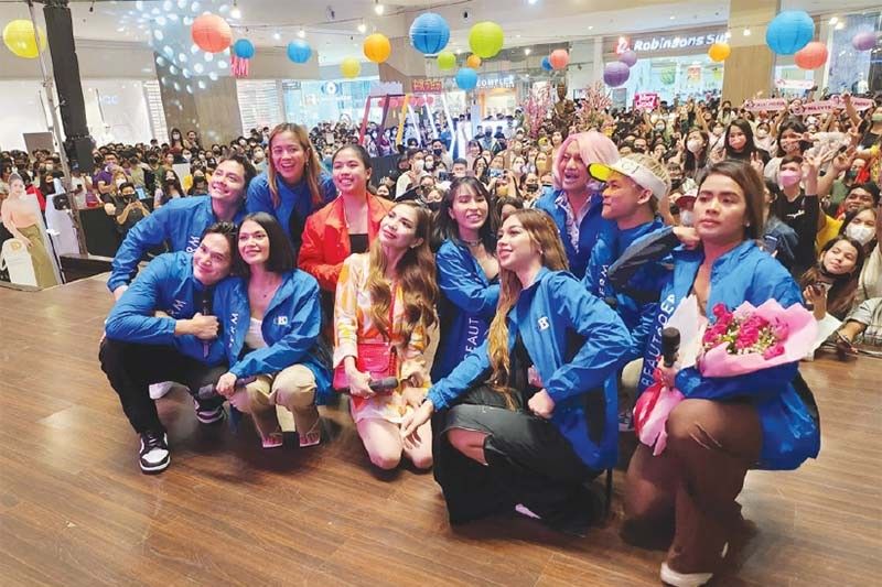 Cloverleaf mall nayanig sa meet-and-greet