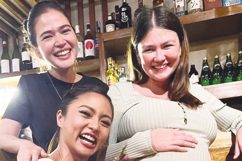 Angelica nawindang sa rami nang regalo ni Kim sa kanyang anak            Â Â 