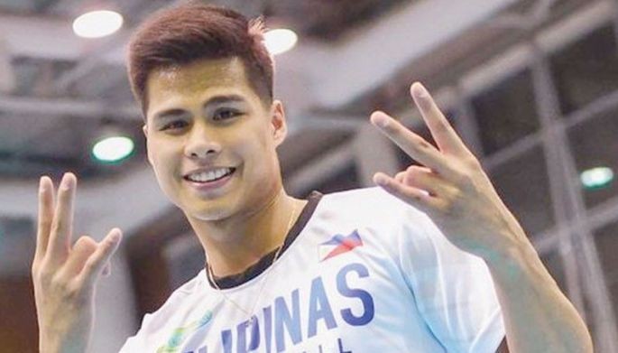 Athlete-turned-actor John Vic de Guzman tries singing