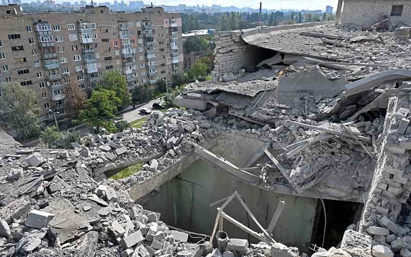 Missiles hit apartments in Ukraine city, as Putin mobilises