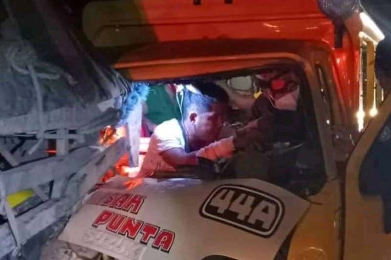 Duha ka motor nagbangga, usa patay