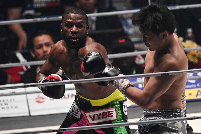 Mayweather knocks out Japan's Asakura in exhibition