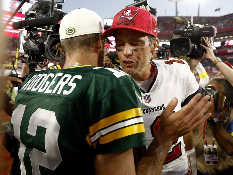 Rodgers edges Brady as Packers hold off Bucs