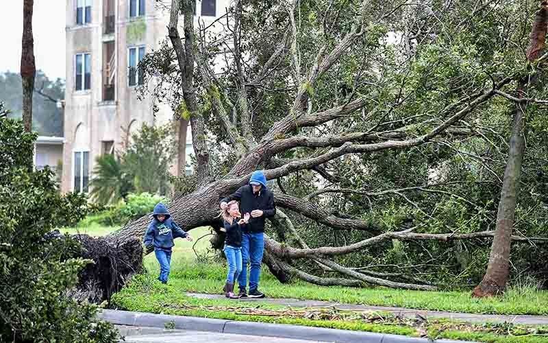 Hurricane wreaks havoc on Florida, Biden warns of death toll