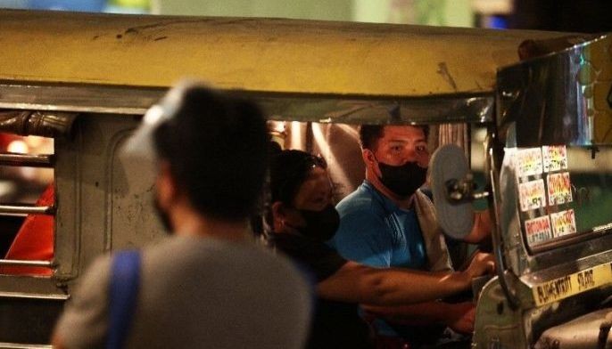 Commuters don face masks on while waiting for available public transport along Taft Avenue in Manila on Monday night, Sept. 12, 2022 as President Ferdinand Marcos Jr. approves an executive order allowing the voluntary wearing of face masks in outdoor settings as recommended by the IATF.  