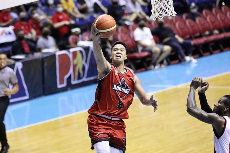 Blackwater stuns San Miguel in Philippine Cup champs' conference opener