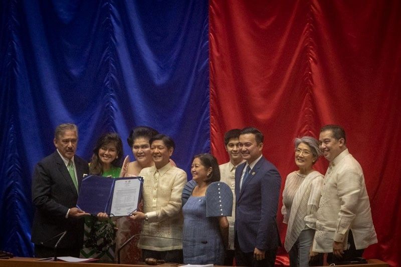 Speaker leads House in hailing Marcos Jr. first 100 days