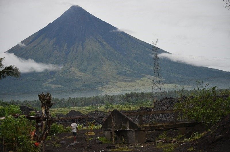 'Increasing unrest': Bulkang Mayon itinaas sa Alert Level 2