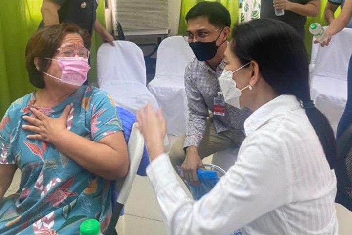 De Lima in PNP hospital due to chest pain, hypertension