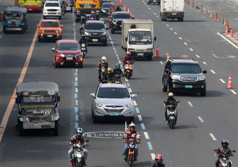 Metro Manila mayors OK motorcycle lane on Commonwealth