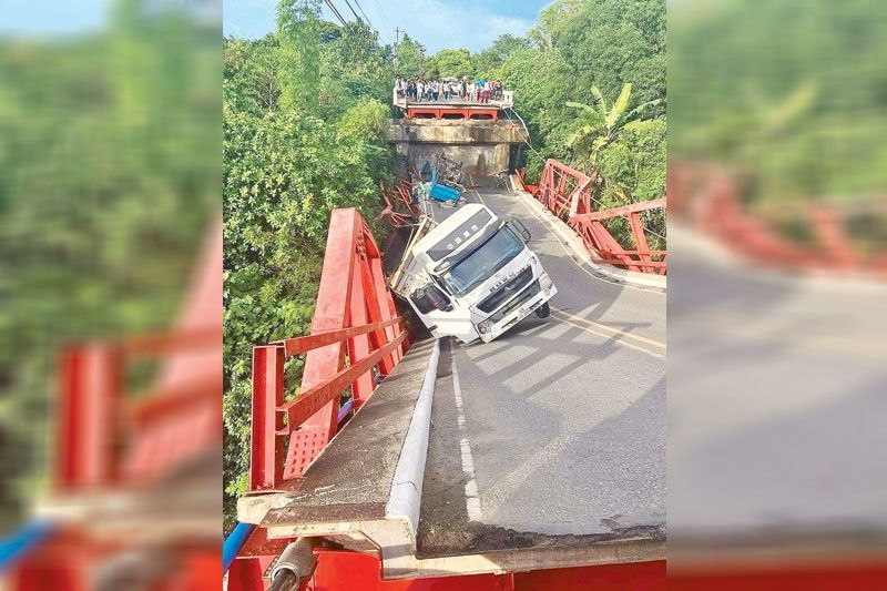 Pangasinan bridge collapses; 4 injured