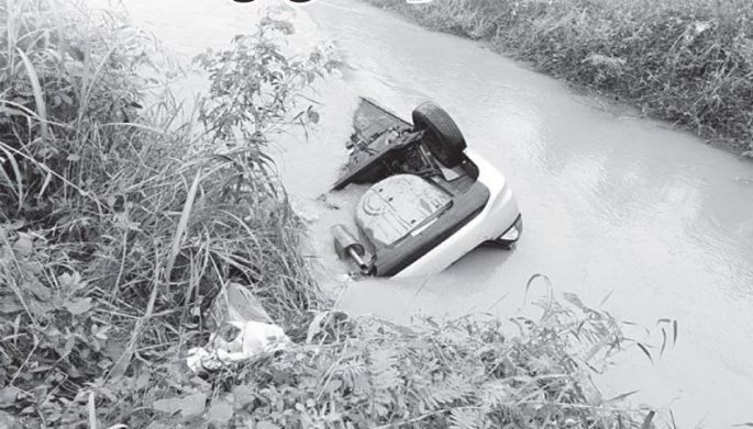 Kotse nag-dive sa irrigation canal, 2 kawani ng gobyerno dedo