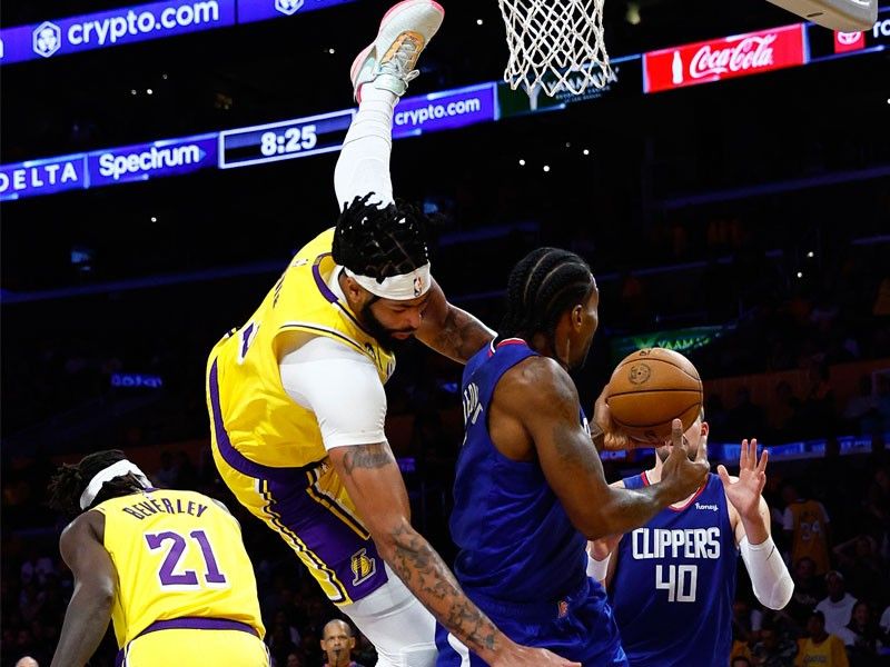 Clippers celebrate Leonardâ��s return with victory over Lakers