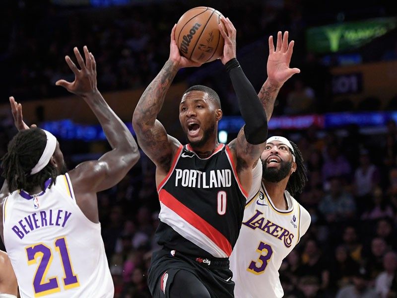 Lakers squander late lead in loss to Trail Blazers