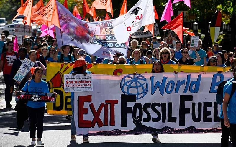 Fossil fuel dependence risks current and future health: experts
