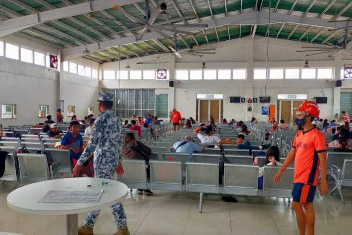 PCG suspends sea trips, thousands of passengers stranded due to 'Paeng'