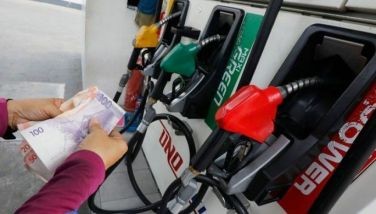 Motorist start filling up gas earlier before midnight along jp rizal nangka Marikina City as diesel and gas fuel price will go up.