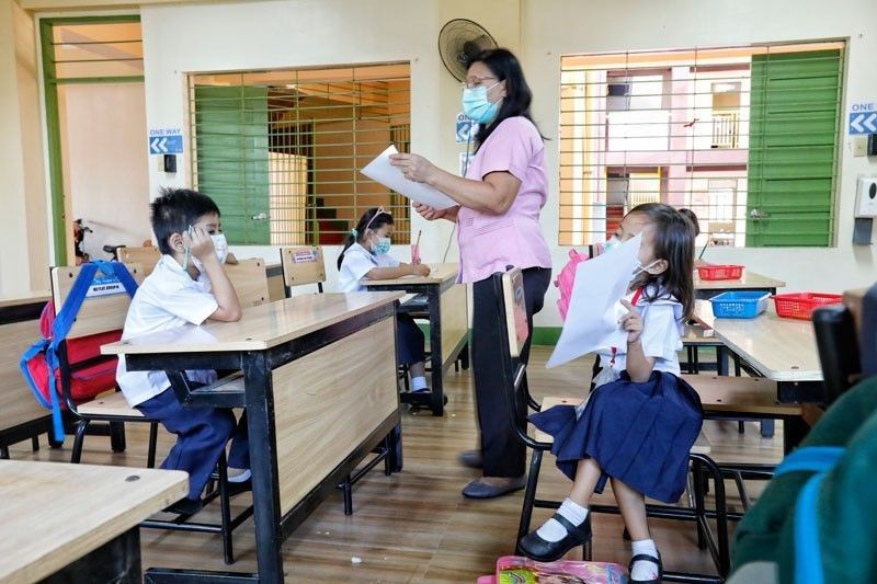 Boluntaryong pagsusuot ng face mask sa classrooms, ipatutupad