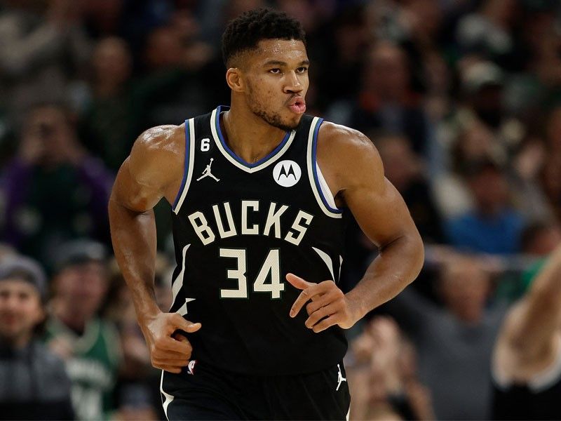 Bucks stay unscathed at 6-0, trample Pistons