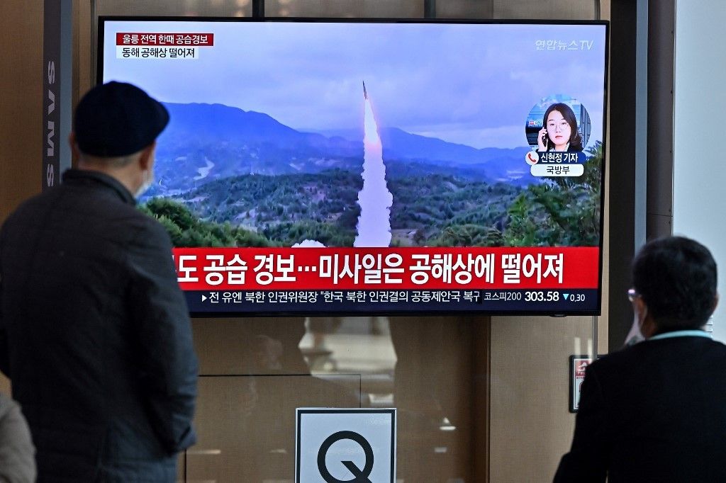 North Korean missile lands close to South Korean waters for 'first time', Seoul military says