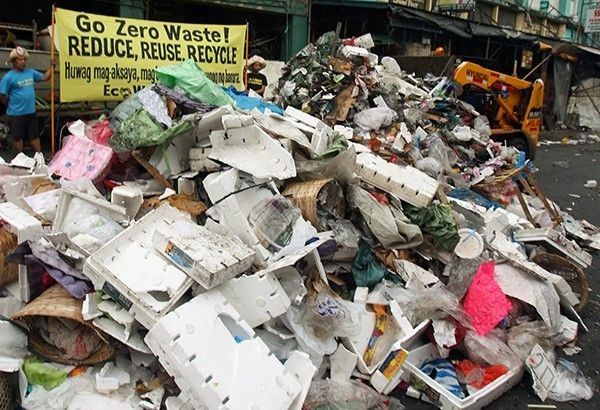 7 trak ng basura sa mga sementeryo nakolekta ng MMDA