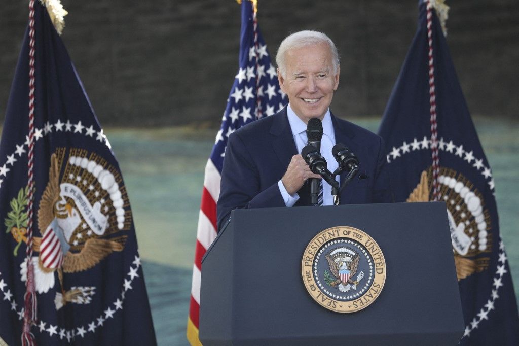 Biden tries sunny message, but Trump signals 2024 comeback
