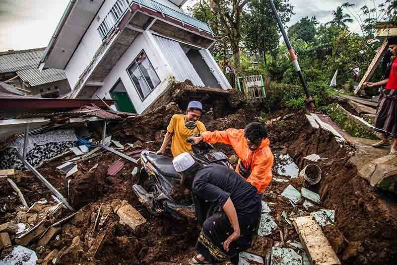 Hunt for buried survivors after Indonesia quake kills 162